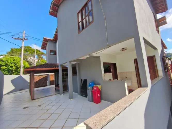 Casa com 3 quartos sendo 1 suíte com Jardim guanabara - Macaé - RJ
