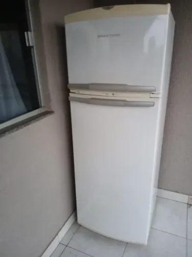 VENDO: GELADEIRA BRASTEMP FROST FREE 324L EM ÓTIMO ESTADO! ?