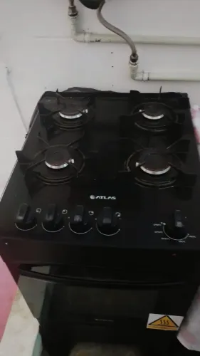 Vende-se um fogão semi-novo da marca atlas,, funcionando tudo perfeitamente.