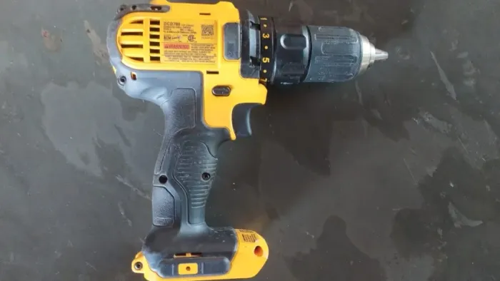 Parafusadeira e furadeira de impacto 20v Max dcd 780 (DeWALT)
