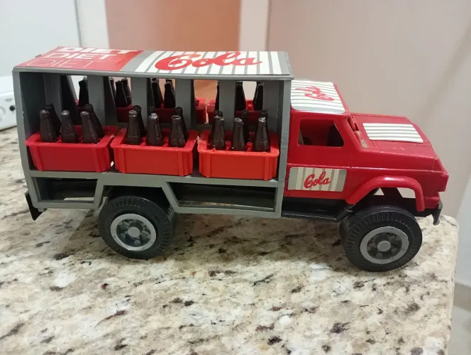 Caminhão de brinquedo antigo marca Uirapuru