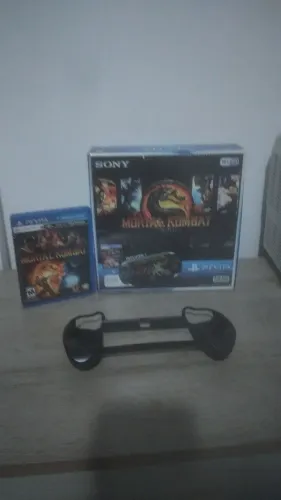 PS vita, combo Mortal kombat 9 + suporte Grip. Bloqueado.