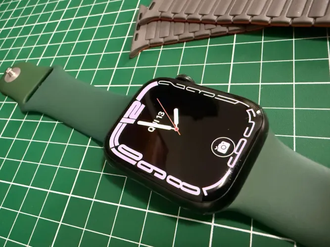 Apple Watch 7 (GPS), 45mm, 32g