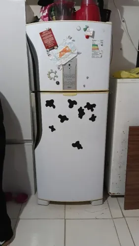 Geladeira frosfree ( tem que arrumar) 