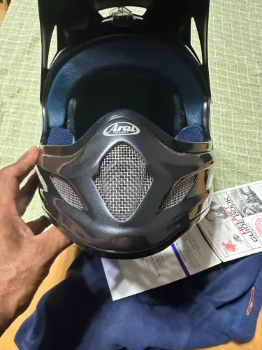 Capacete Arai ( japonês )?.