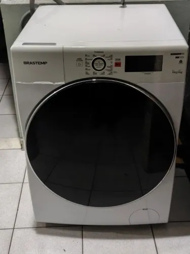 Máquina lavar e seca