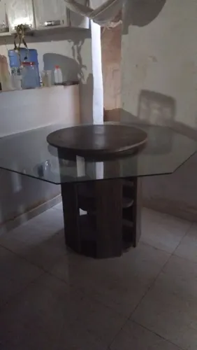 Mesa de vidro com centro giratório