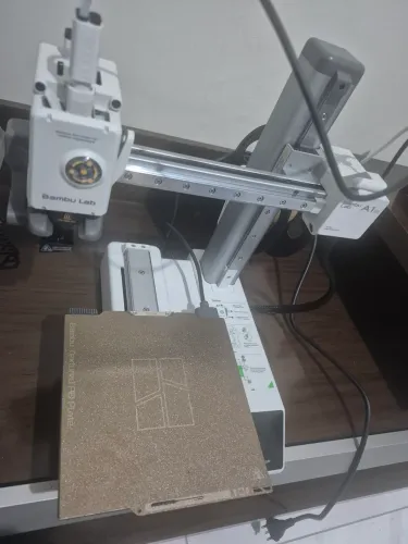 Impressora 3D bambu lab A1 mini - menos de 100h de uso - Perfeito estado