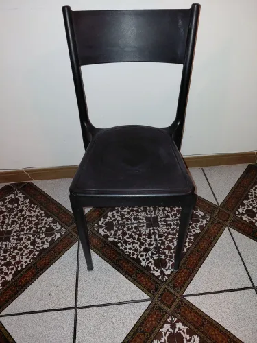 Vendo cadeira Tramontina Diana preta/suporta até 182kg.