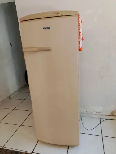 Geladeira Consul, impecável gela muito.