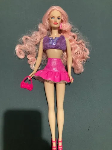 Boneca cabelo rosa