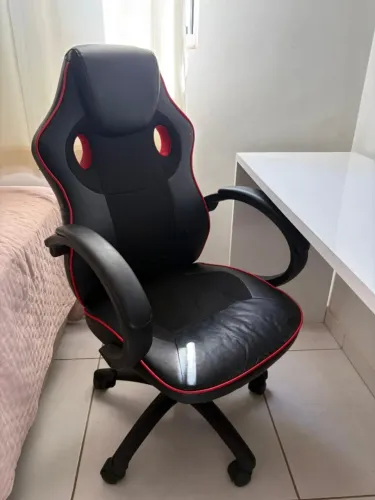 Cadeira Gamer Preta e Vermelha