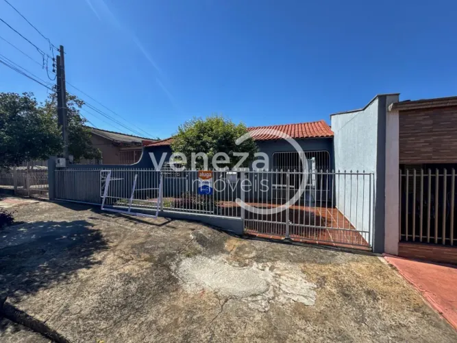 Casa para alugar com 3 quartos no Conjunto Semiramis Barros Braga