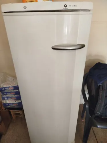 Vendo frizer com defeito