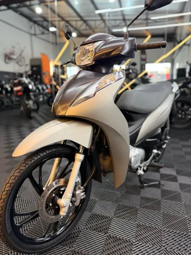Honda Biz 125 impecável
