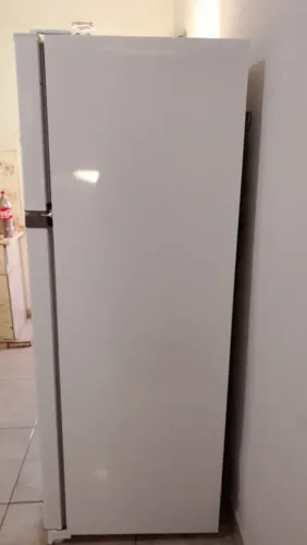 Vende se geladeira