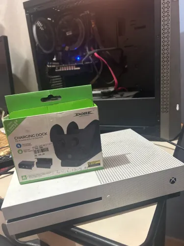 Xbox one s +1 controle bateria recarregável