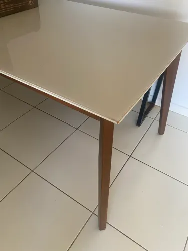 Mesa tampa de vidro na cor off white