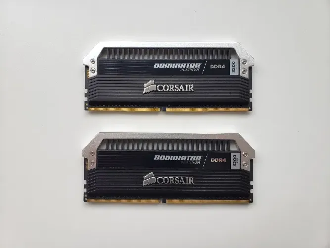 Kit Memoria RAM Corsair Dominator Platinum 16GB (2x8GB) DDR4 3200MHz CL16