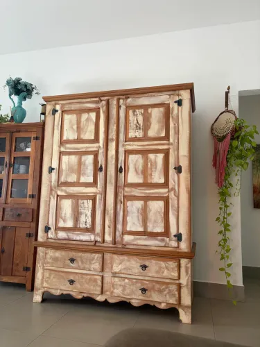 Vendo guarda-roupa madeira maciça