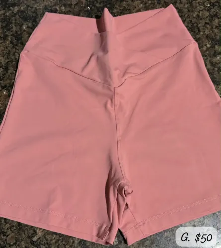Qual quer shorts por $40 zero transparência 