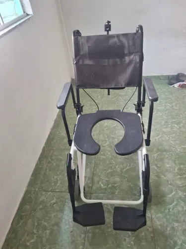 Vendo cadeira de banho hospitalar