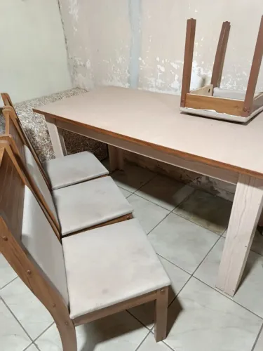 Mesa de Jantar com Cadeiras