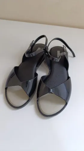 Melissa silky preta rasteirinha