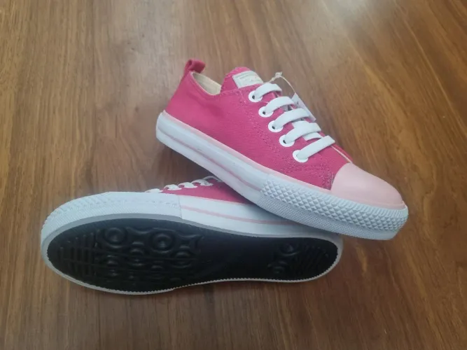 Tênis starzinho rosa biqueira estilizada 