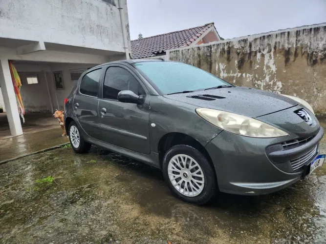 Peugeot 207 XR 1.4 Flex 8V 5P 2011