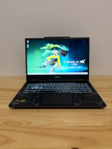 Notebook MSI Cyborg 15 - RTX 5050 8GB / AMD Ryzen 7 / 16GB DDR5 / SSD 1TB (Aceito Trocas)