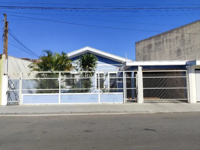 Casa Padrão para Alugar em Vila São José, São Carlos - Conforto e Praticidade Esperam por