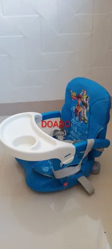 Cadeira de alimentação infantil