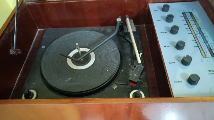 Radiola antiga Gemini Tectron