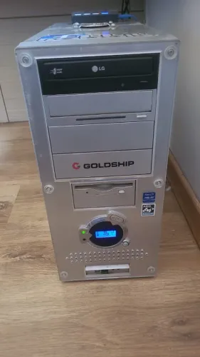 Computador desktop i5-3470, 32GB de RAM, SSD 256GB, 2x HD 500GB, adaptador WIFI