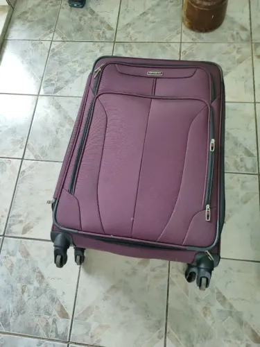 Mala grande , precisa trocar uma roda