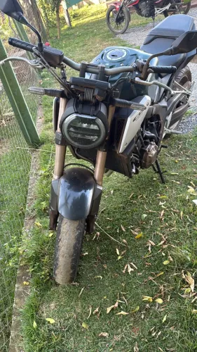 CB 650 R impecável!! Original!