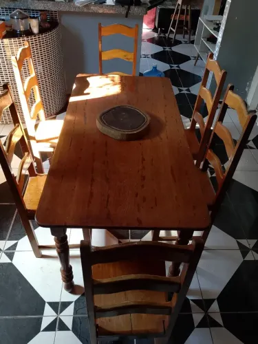 vendo mesa de 6 cadeiras de madeira semi *11 zap