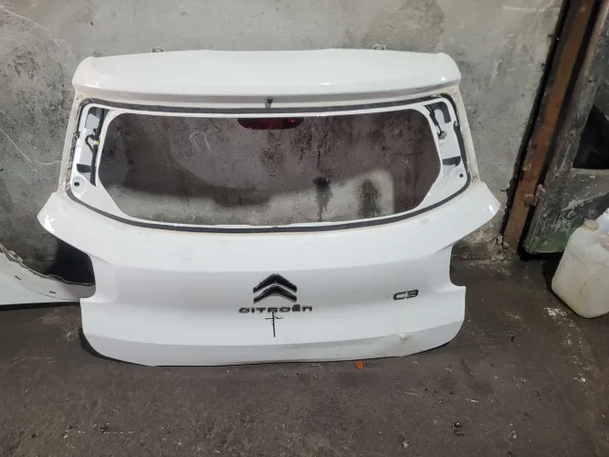 Tampa traseira do citroen c3 2023 2024 2025 com detalhe