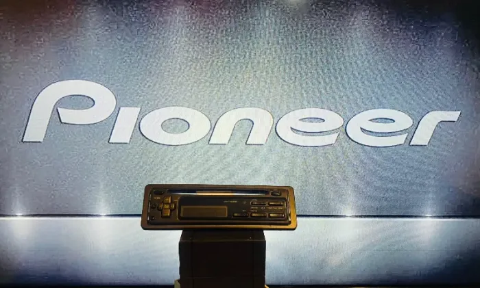 Pioneer frontal