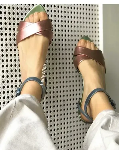 Sandália Rasteirinha Metalizada Rosa e Azul Carrano 37