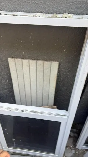VENDO JANELA 06,0X 1,20 EM ESQUADRILHA BRANCO E VIDRO