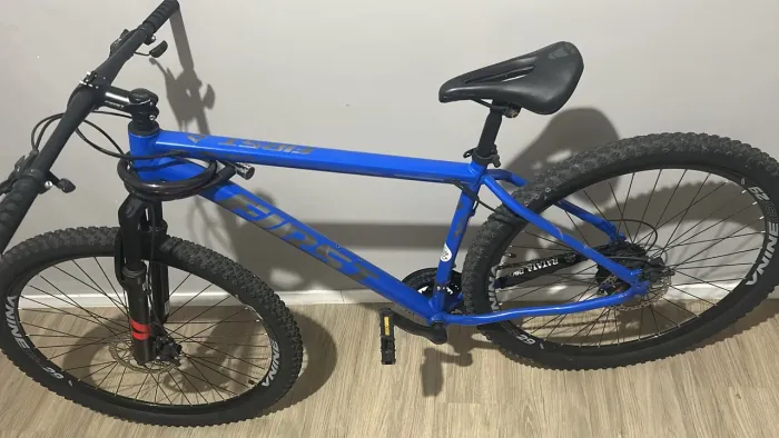 Vende se bicicleta , com nota fiscal , pouco uso