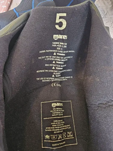 Roupa de borracha , mergulho Mares 2 peças térmica, usada 4 vezes somente no curso