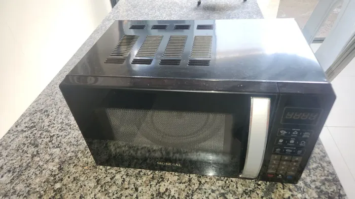 Vendo micro-ondas em bom estado 