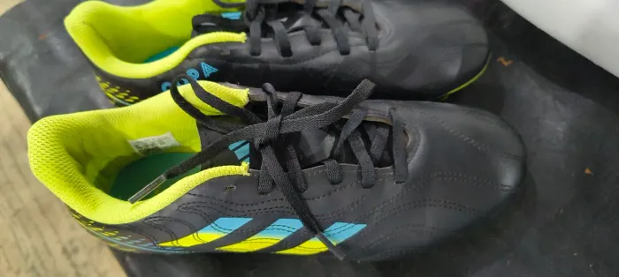 Chuteira trava 38 Adidas  novas