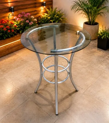 mesa de vidro com base em aluminio