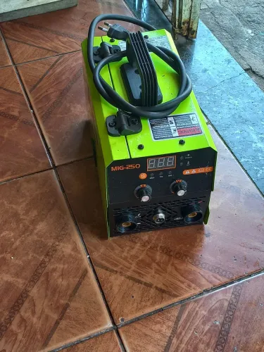 Vende-se Maquina De Solda Na Caixa