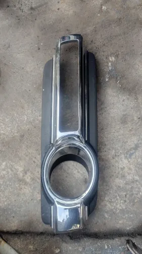 Moldura farol auxiliar Pajero Full direito 2015 a 2020