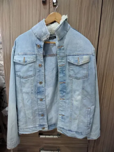 Jaqueta Jeans Masculino Gola com Alpaca Peluciada Pelinho<br><br>Cor: Azul Claro